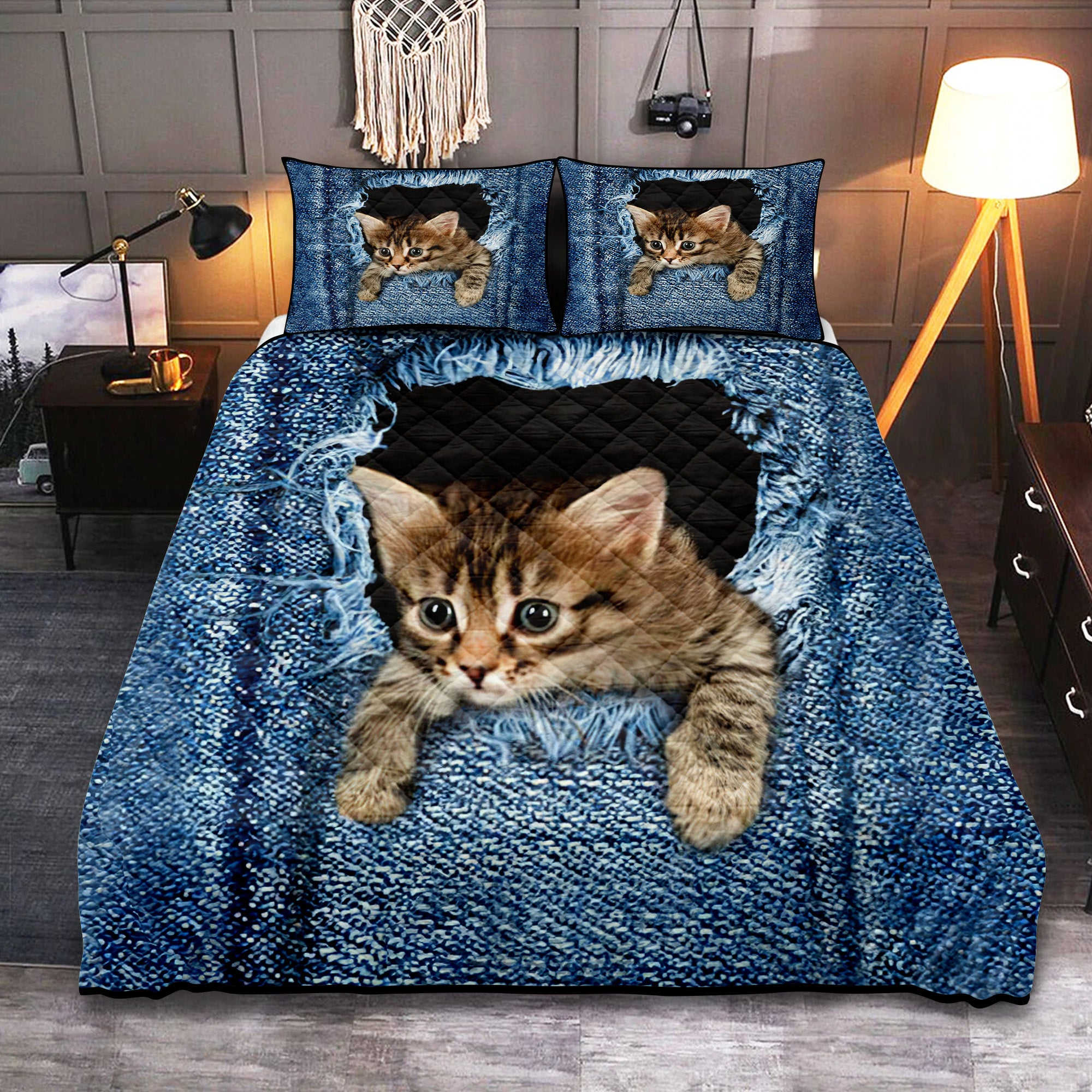 Adorable Cat Quilt Bed Set with Cute Kitty Jean Design