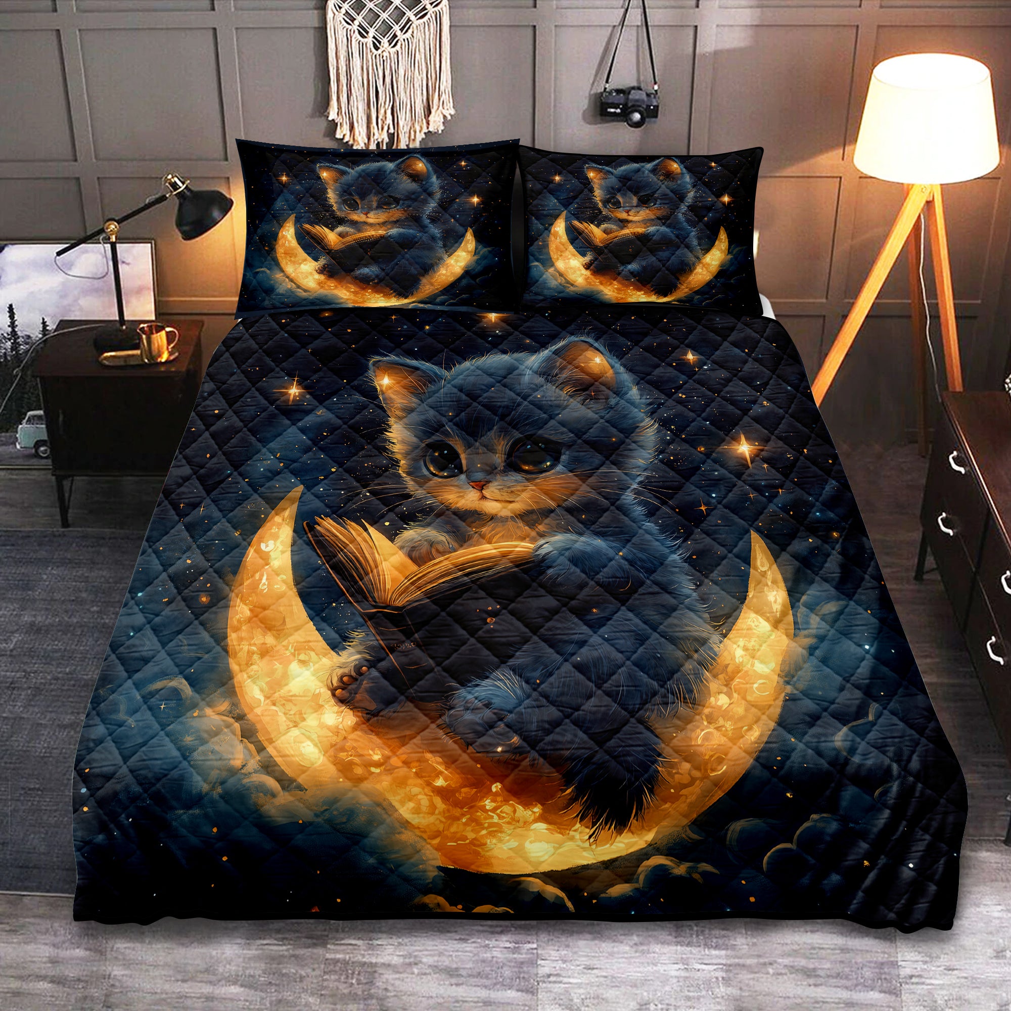 Crescent Moon Quilt Bed Sets with Cute Kitty Reading Design