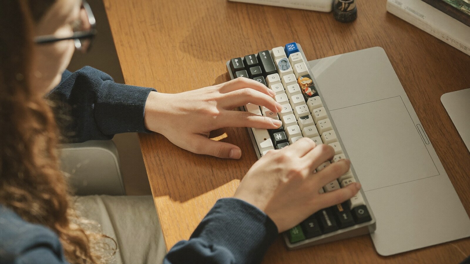 Anime-inspired artisan keycap styled in a natural daylight scene